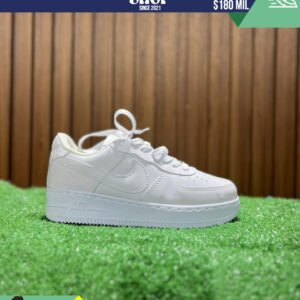 Nike Air Force 1 Triple White
